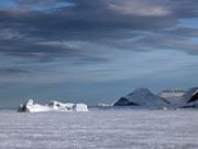 Vacker kustlinje sderut